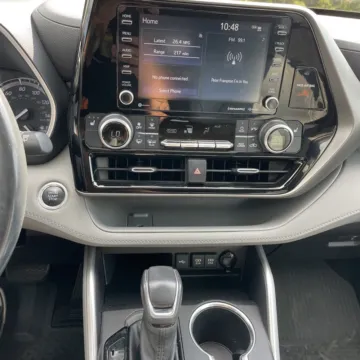 More photos of 2021 Toyota Highlander XLE at Carmel Auto Gallery, IN