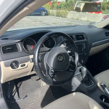 More photos of 2017 Volkswagen Jetta 1.4T SE at Carmel Auto Gallery, IN