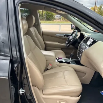 More photos of 2017 Nissan Pathfinder SL at Carmel Auto Gallery, IN