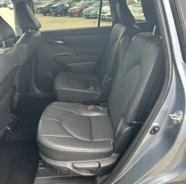 Another view of 2020 Toyota Highlander XLE for sale in Carmel, IN at Carmel Auto Gallery