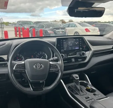 More photos of 2020 Toyota Highlander XLE at Carmel Auto Gallery, IN