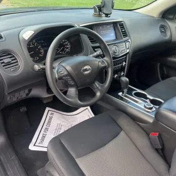 More photos of 2018 Nissan Pathfinder S at Carmel Auto Gallery, IN
