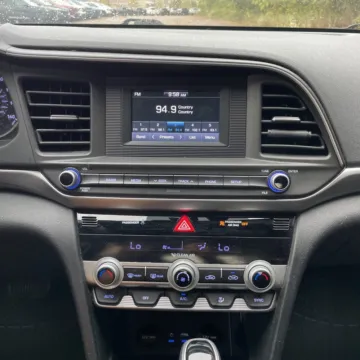 More photos of 2020 Hyundai Elantra SE at Carmel Auto Gallery, IN