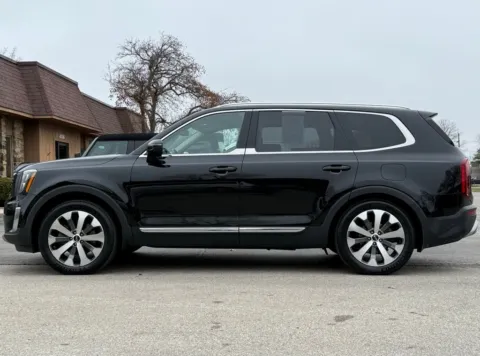 Photos of 2021 Kia Telluride EX for sale in Carmel, IN at Carmel Auto Gallery