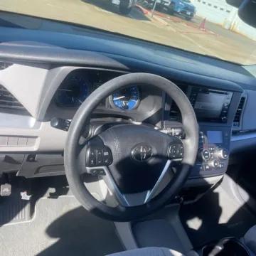 More photos of 2020 Toyota Sienna LE at Carmel Auto Gallery, IN
