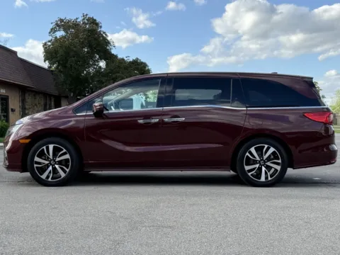 Photos of 2019 Honda Odyssey Elite for sale in Carmel, IN at Carmel Auto Gallery