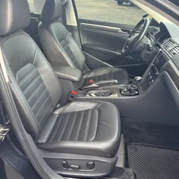 More photos of 2017 Volkswagen Passat SEL Premium at Carmel Auto Gallery, IN