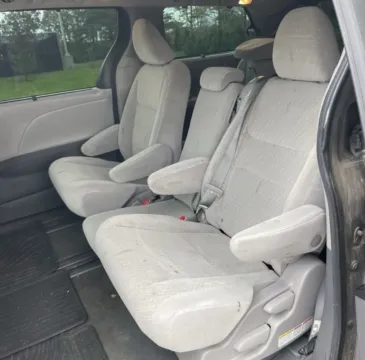 More photos of 2020 Toyota Sienna LE at Carmel Auto Gallery, IN
