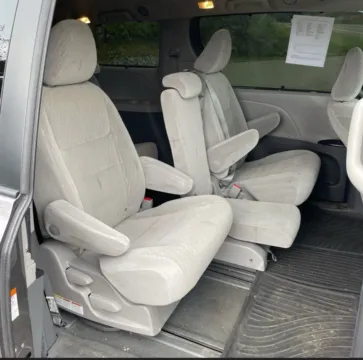 More photos of 2020 Toyota Sienna LE at Carmel Auto Gallery, IN