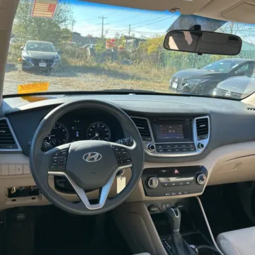 More photos of 2017 Hyundai Tucson SE at Carmel Auto Gallery, IN
