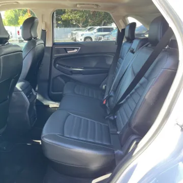More photos of 2018 Ford Edge SEL at Carmel Auto Gallery, IN