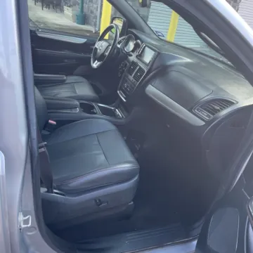 Photos of 2018 Dodge Grand Caravan GT for sale in Carmel, IN at Carmel Auto Gallery