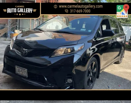 Black 2020 Toyota Sienna SE for sale in Carmel, IN