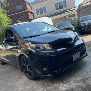 Photos of 2020 Toyota Sienna SE for sale in Carmel, IN at Carmel Auto Gallery