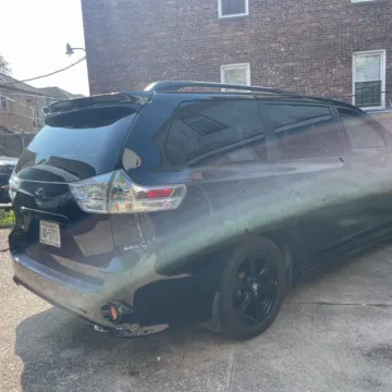 More photos of 2020 Toyota Sienna SE at Carmel Auto Gallery, IN