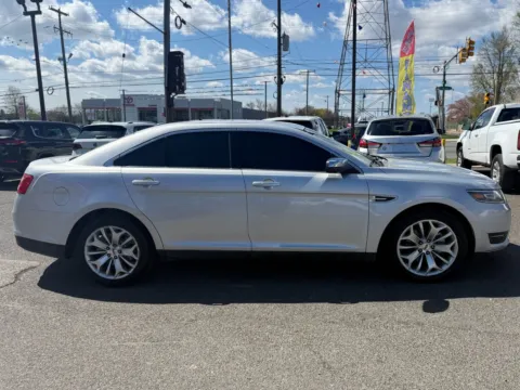 More photos of 2019 Ford Taurus Limited at Cottman Auto Mall, PA