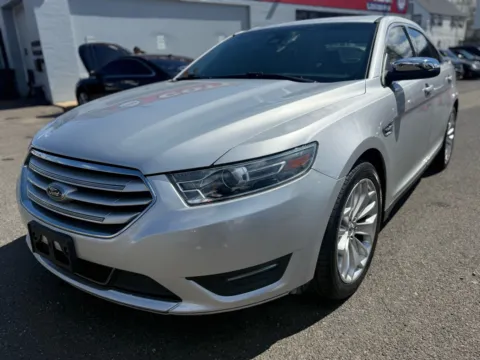 Photos of 2019 Ford Taurus Limited for sale in Philadelphia, PA at Cottman Auto Mall
