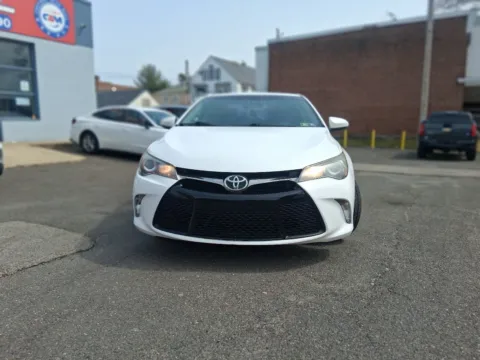 White 2017 Toyota Camry SE for sale in Philadelphia, PA