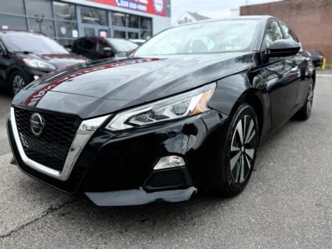 Black 2022 Nissan Altima SV FWD for sale in Philadelphia, PA