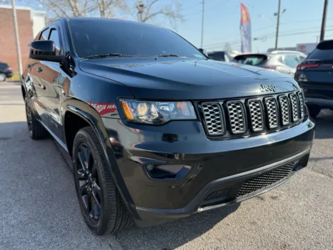 Another view of 2019 Jeep Grand Cherokee Altitude 4x4 for sale in Philadelphia, PA at Cottman Auto Mall