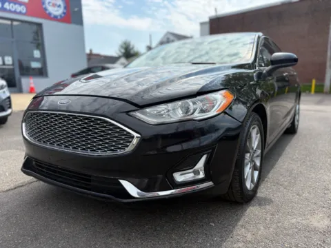Black 2017 Ford Fusion SE for sale in Philadelphia, PA