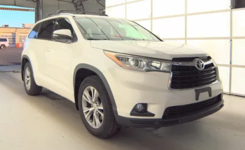 Another view of 2015 Toyota Highlander XLE V6 for sale in Philadelphia, PA at Cottman Auto Mall