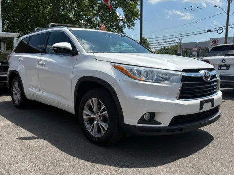 Another view of 2015 Toyota Highlander XLE V6 for sale in Philadelphia, PA at Cottman Auto Mall