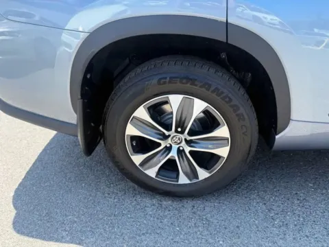 More photos of 2022 Toyota Highlander XLE at Cottman Auto Mall, PA