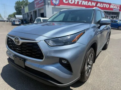 Blue 2022 Toyota Highlander XLE for sale in Philadelphia, PA