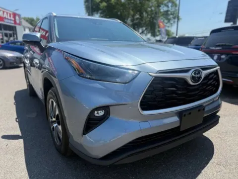 Another view of 2022 Toyota Highlander XLE for sale in Philadelphia, PA at Cottman Auto Mall