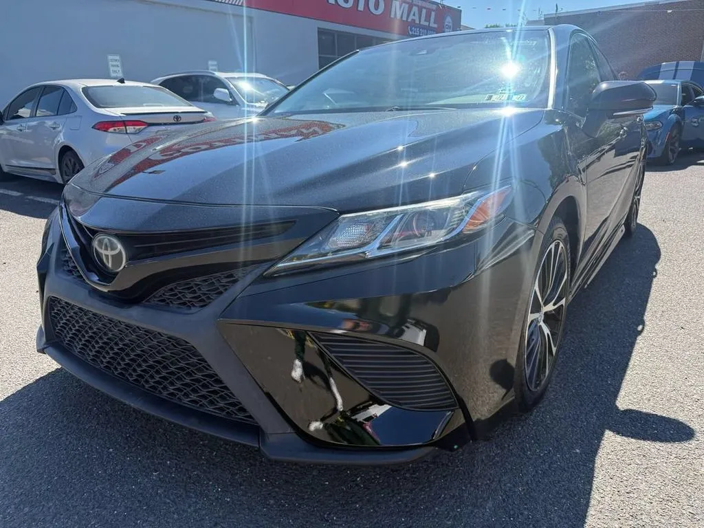 Black 2018 Toyota Camry SE for sale in Philadelphia, PA