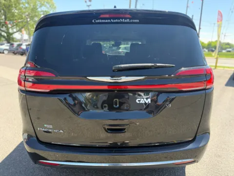 More photos of 2022 Chrysler Pacifica Touring L at Cottman Auto Mall, PA