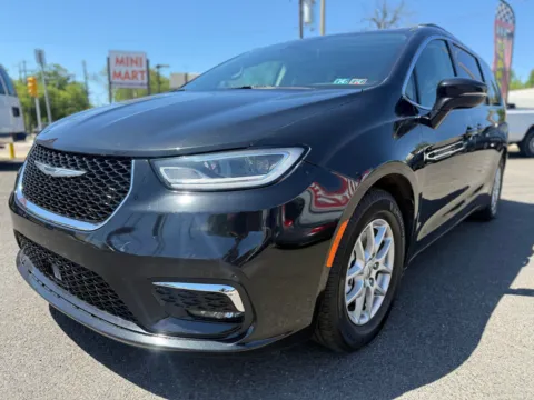 Black 2022 Chrysler Pacifica Touring L for sale in Philadelphia, PA