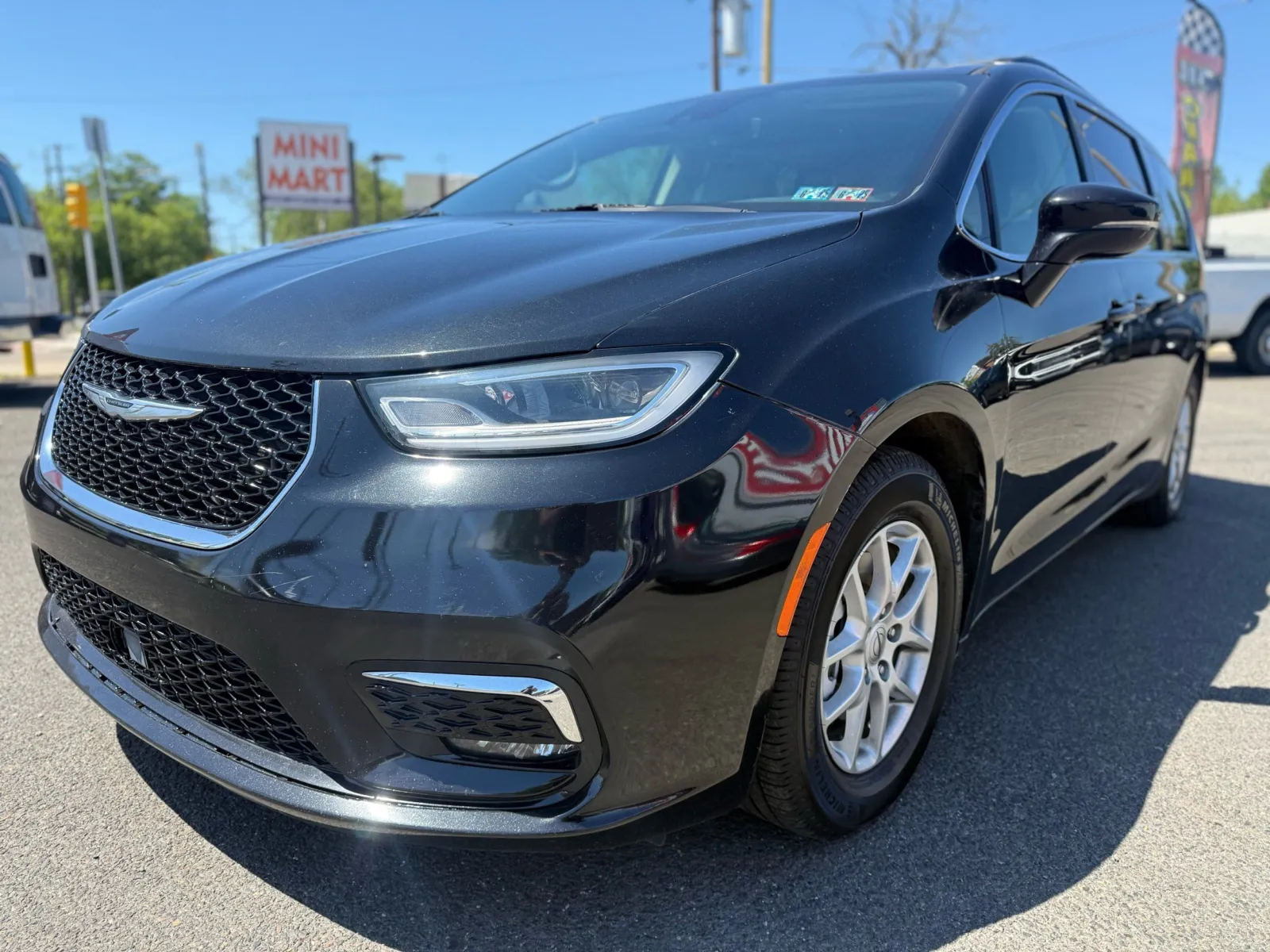 Black 2022 Chrysler Pacifica Touring L for sale in Philadelphia, PA