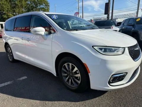 More photos of 2022 Chrysler Pacifica Hybrid Touring L at Cottman Auto Mall, PA