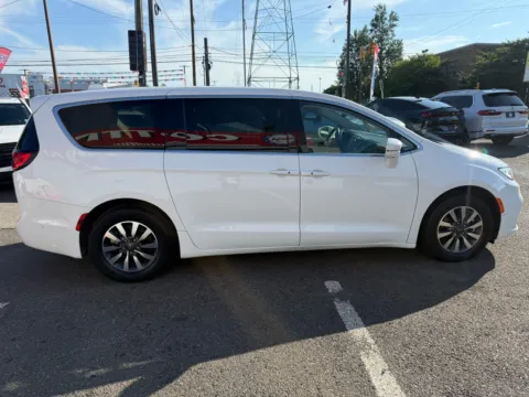 More photos of 2022 Chrysler Pacifica Hybrid Touring L at Cottman Auto Mall, PA