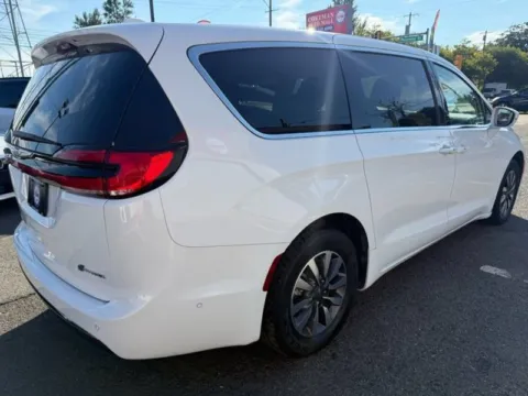 More photos of 2022 Chrysler Pacifica Hybrid Touring L at Cottman Auto Mall, PA