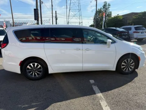 More photos of 2022 Chrysler Pacifica Hybrid Touring L at Cottman Auto Mall, PA