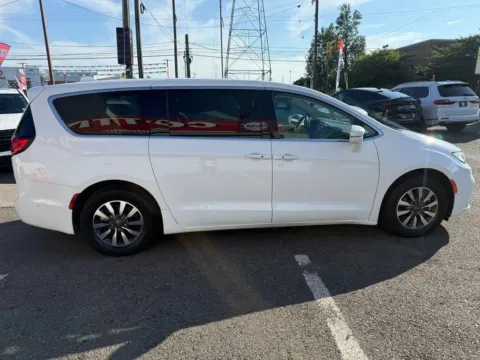 More photos of 2022 Chrysler Pacifica Hybrid Touring L at Cottman Auto Mall, PA