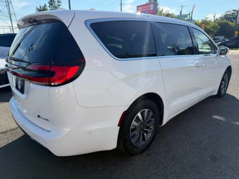 More photos of 2022 Chrysler Pacifica Hybrid Touring L at Cottman Auto Mall, PA