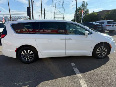 More photos of 2022 Chrysler Pacifica Hybrid Touring L at Cottman Auto Mall, PA