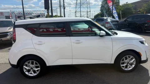 More photos of 2023 Kia Soul LX at Cottman Auto Mall, PA