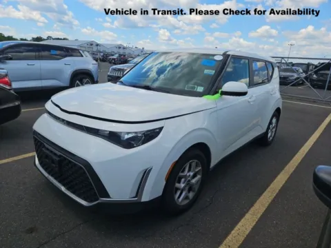 White 2023 Kia Soul LX for sale in Philadelphia, PA