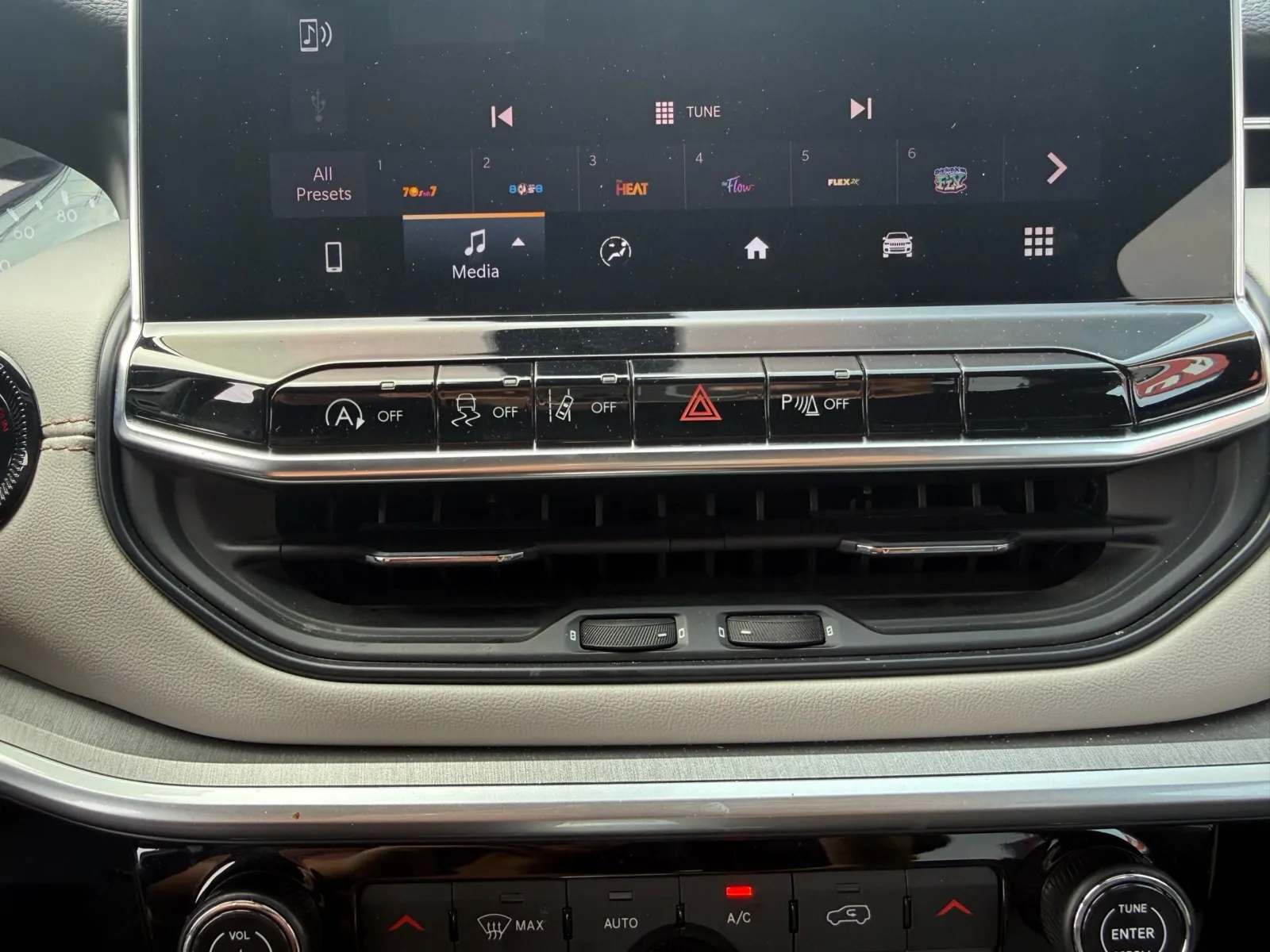 2025 Jeep Compass Limited - Photo 31