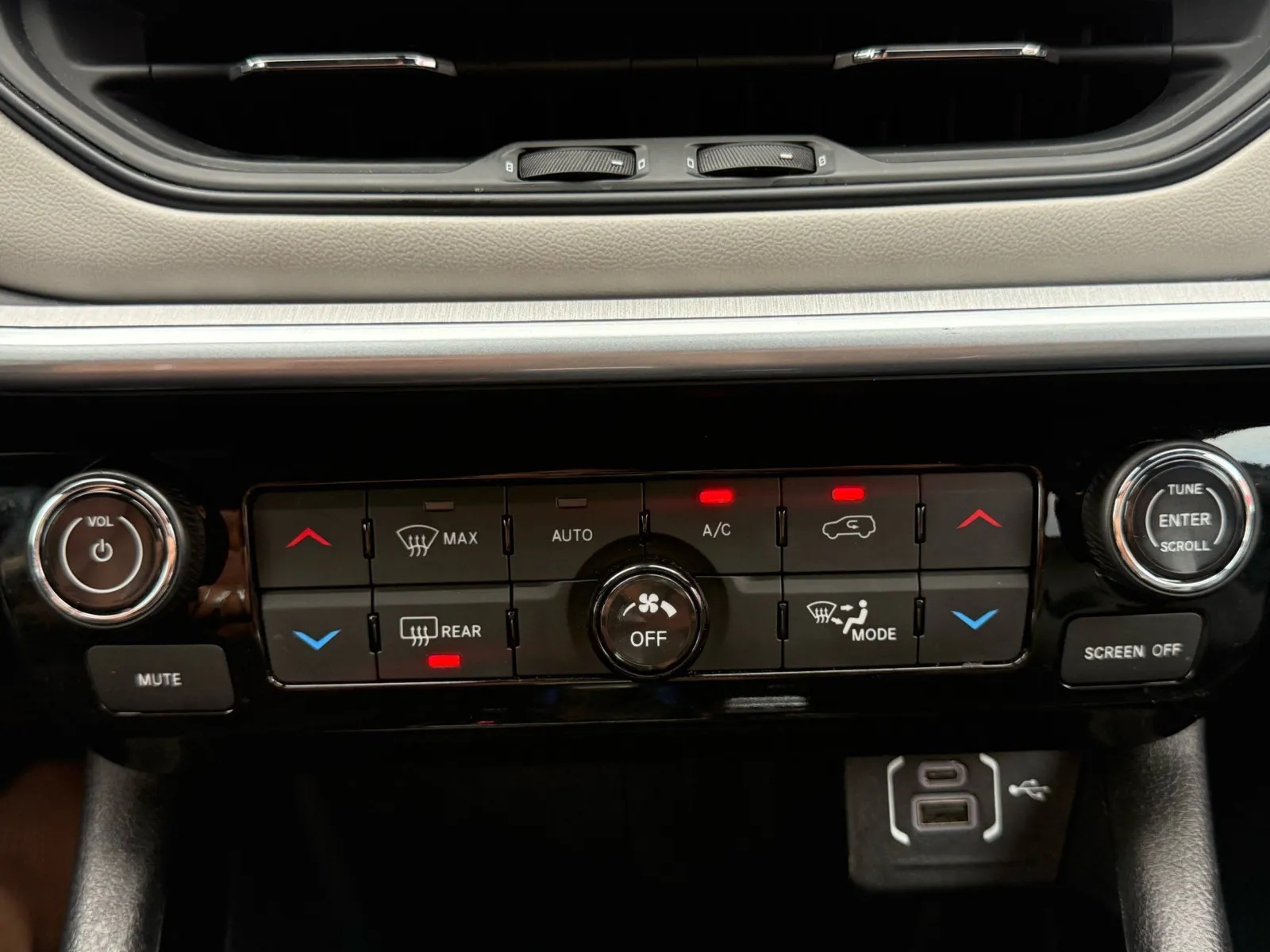 2025 Jeep Compass Limited - Photo 32