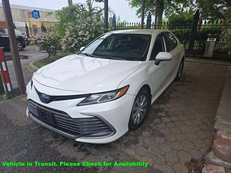 White 2022 Toyota Camry Hybrid LE for sale in Philadelphia, PA