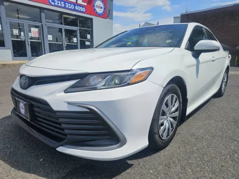 White 2022 Toyota Camry Hybrid LE for sale in Philadelphia, PA