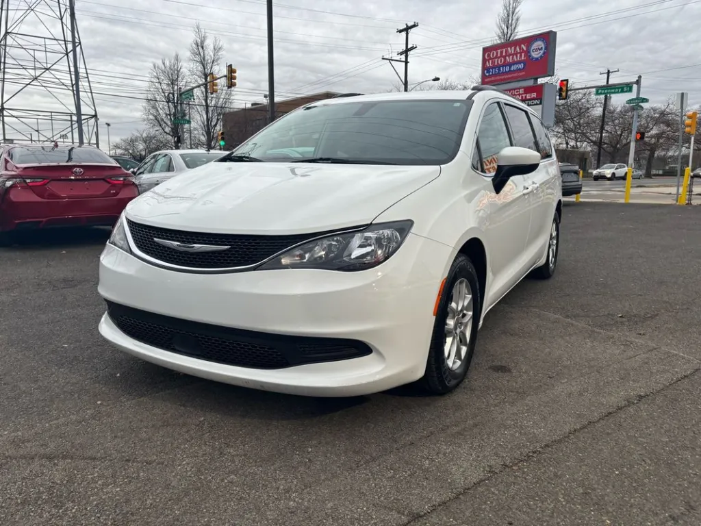 2020 Chrysler Pacifica Touring L for sale in Philadelphia, PA