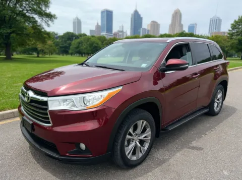 Red 2014 Toyota Highlander XLE for sale in Philadelphia, PA