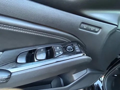 More photos of 2021 Nissan Altima 2.5 Platinum at Cottman Auto Mall, PA